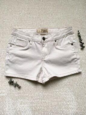 NWOT Cream Women's Kaki Shorts